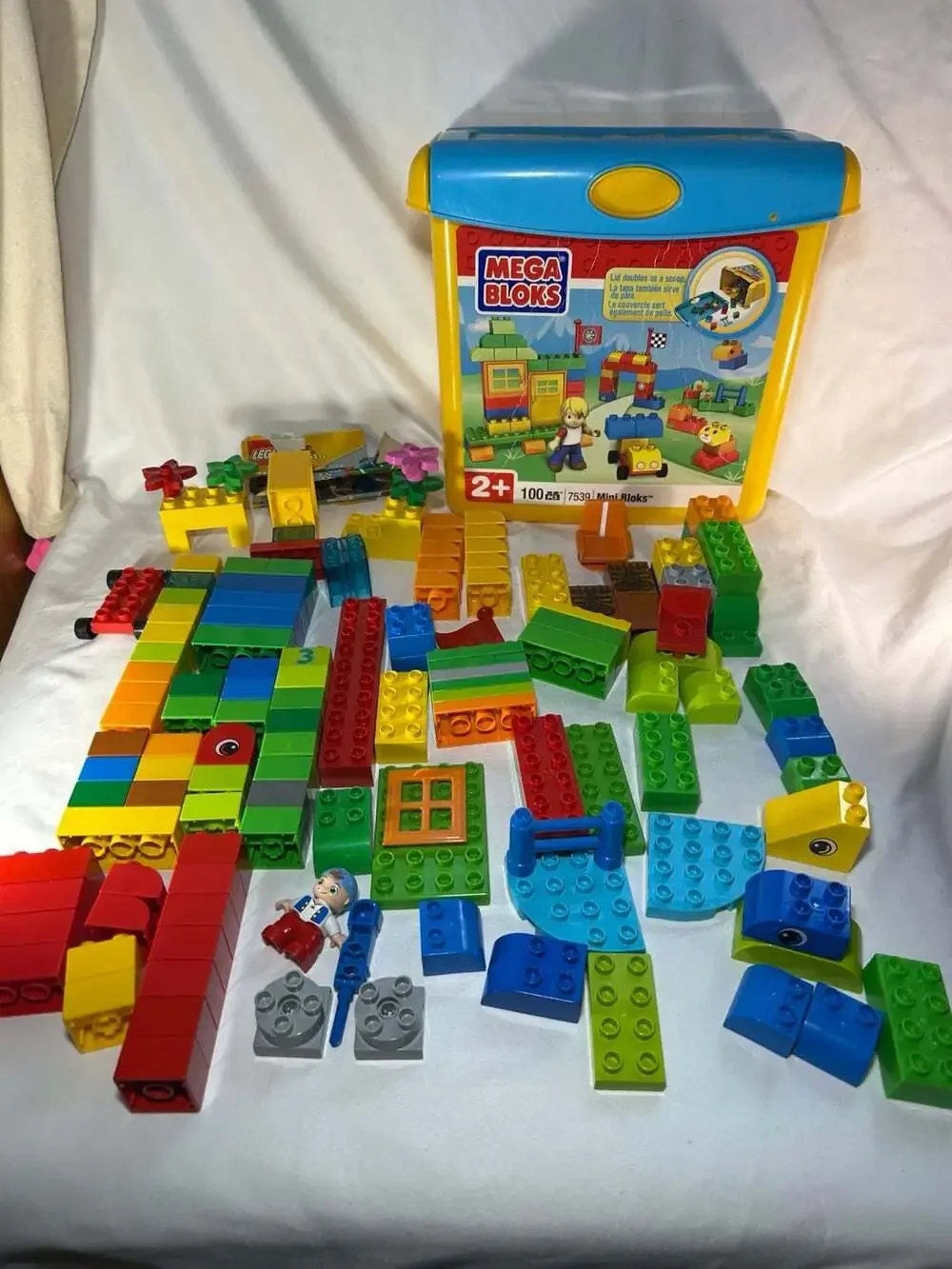 Assorted Mega Blocks multiple pieces see photos READ